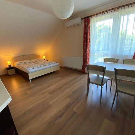 Апартаменты Magyar Apartman Iii. Хайдусобосло Экстерьер фото