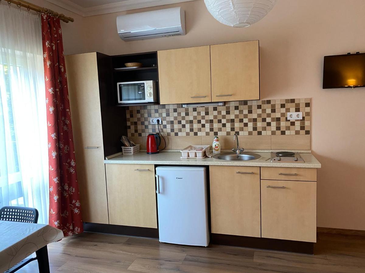 Апартаменты Magyar Apartman Iii. Хайдусобосло Экстерьер фото