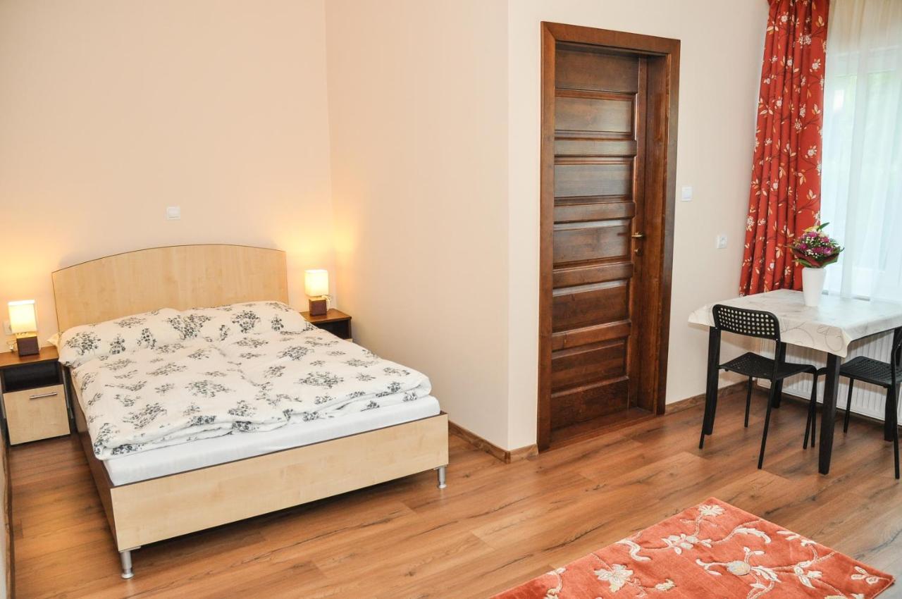 Апартаменты Magyar Apartman Iii. Хайдусобосло Экстерьер фото