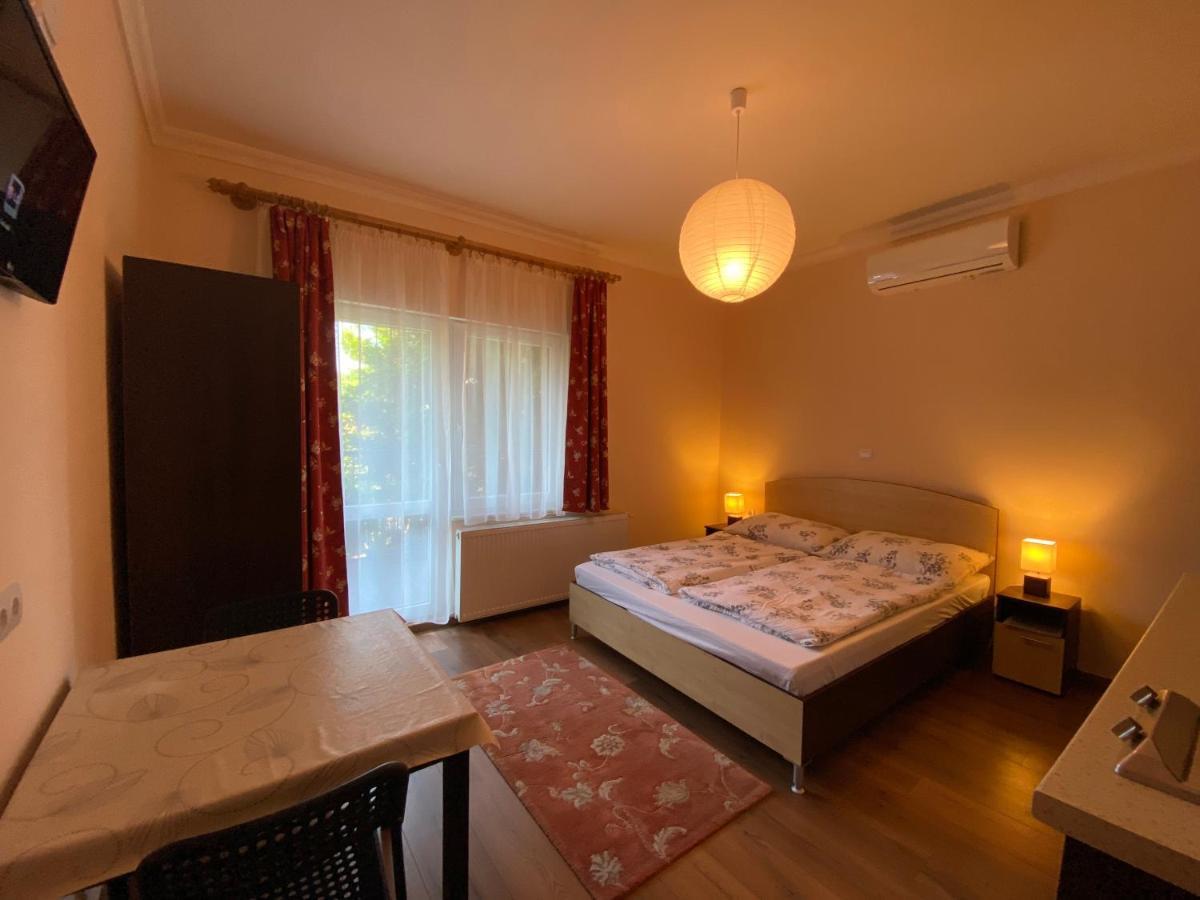 Апартаменты Magyar Apartman Iii. Хайдусобосло Экстерьер фото