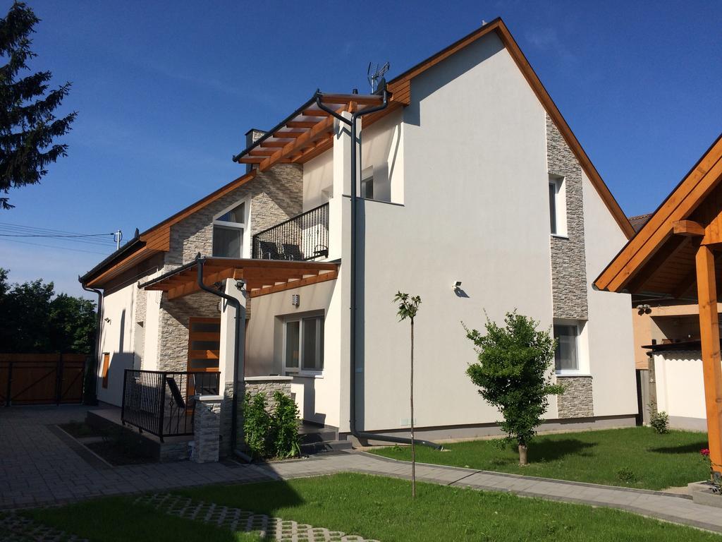 Апартаменты Magyar Apartman Iii. Хайдусобосло Экстерьер фото