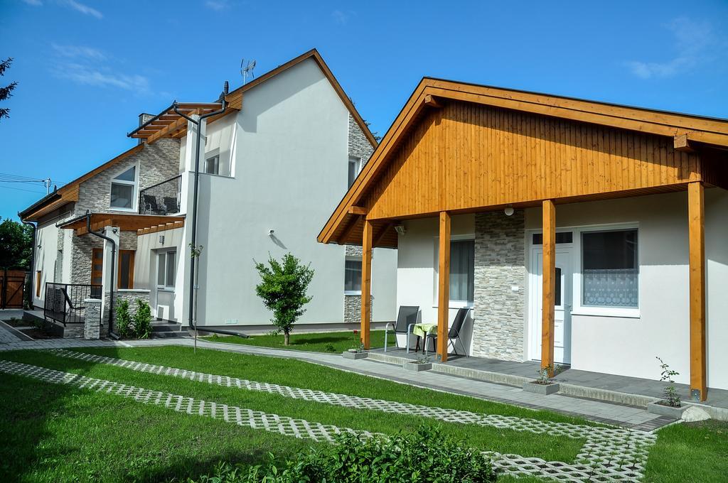 Апартаменты Magyar Apartman Iii. Хайдусобосло Экстерьер фото