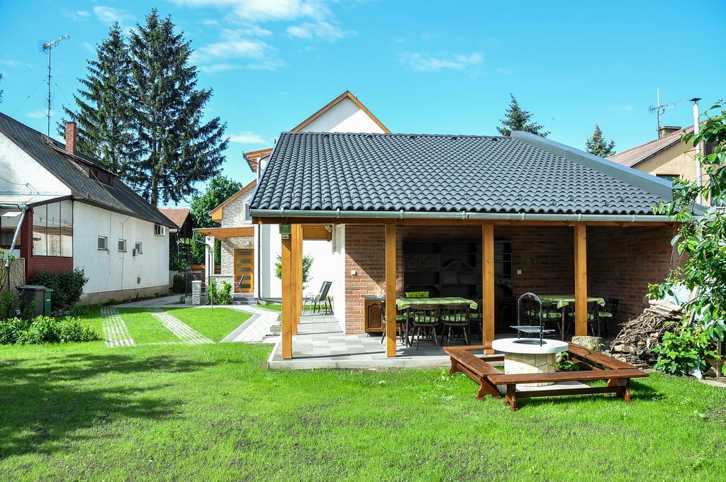 Апартаменты Magyar Apartman Iii. Хайдусобосло Экстерьер фото