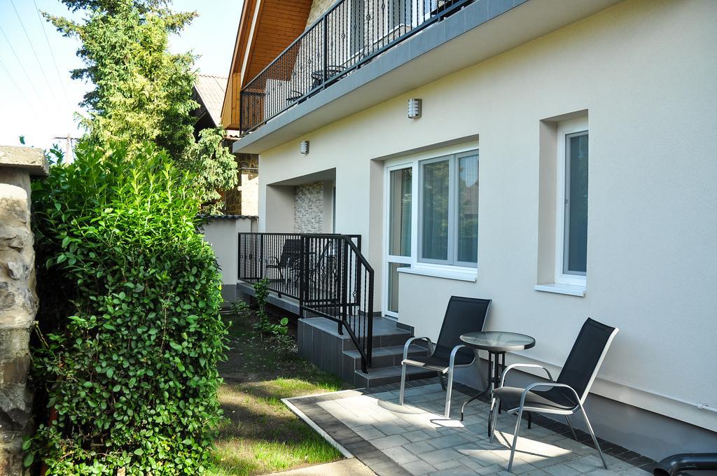 Апартаменты Magyar Apartman Iii. Хайдусобосло Экстерьер фото