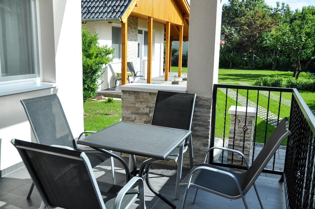 Апартаменты Magyar Apartman Iii. Хайдусобосло Экстерьер фото