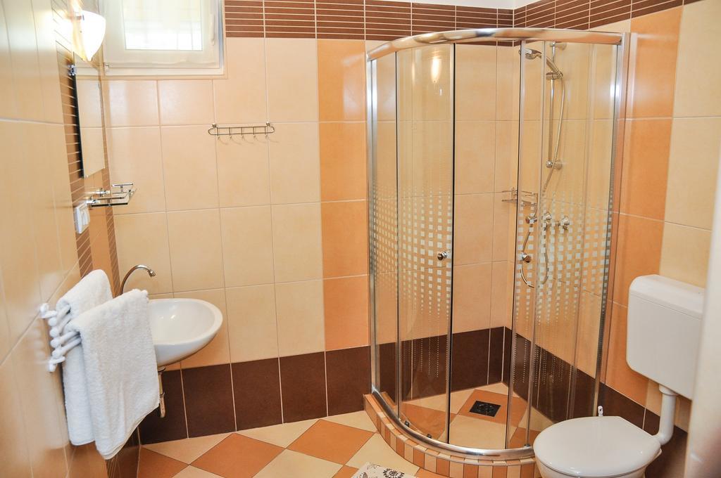 Апартаменты Magyar Apartman Iii. Хайдусобосло Экстерьер фото