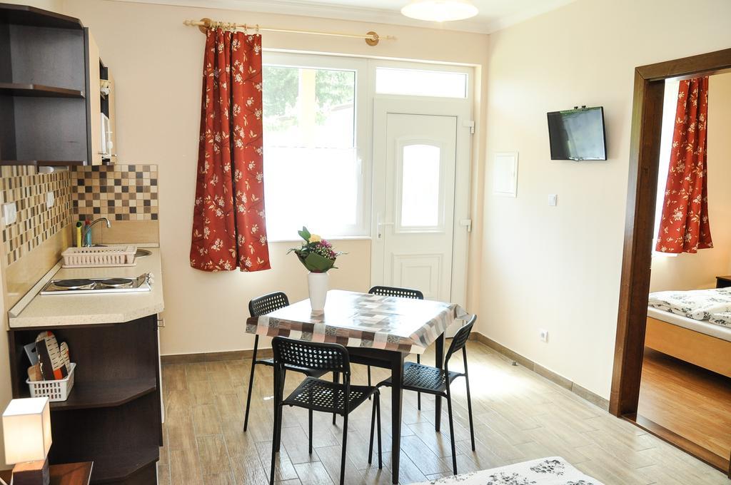 Апартаменты Magyar Apartman Iii. Хайдусобосло Экстерьер фото