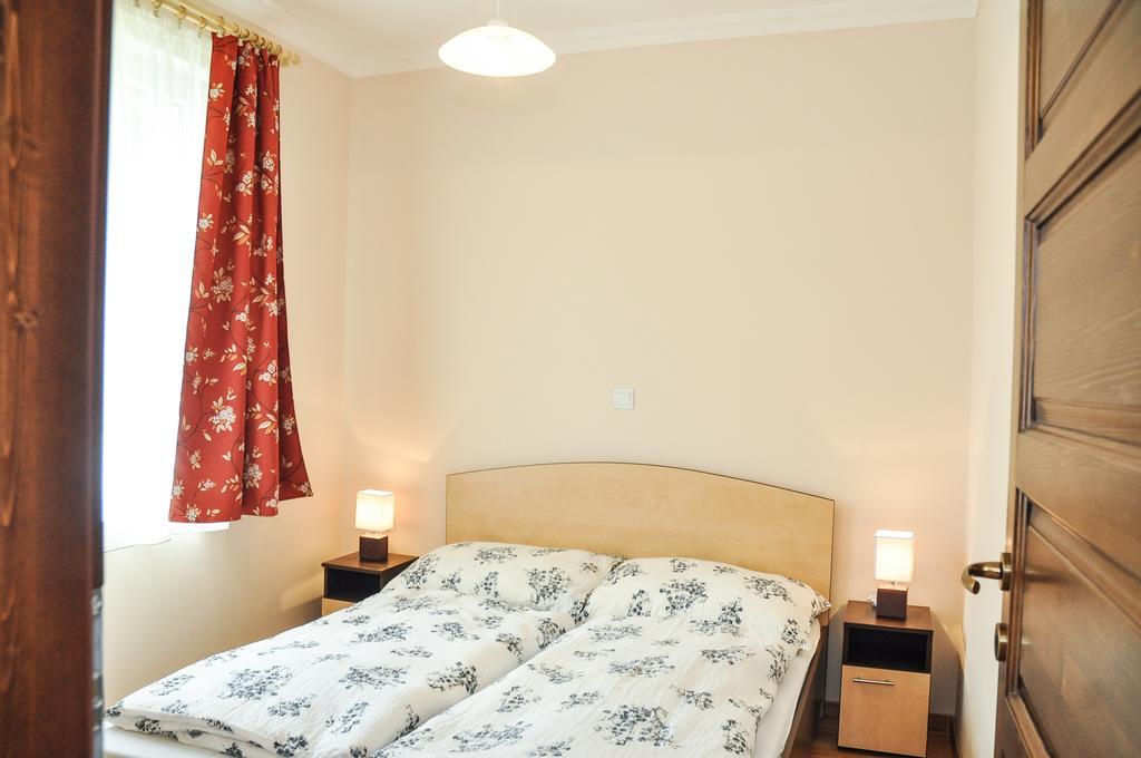 Апартаменты Magyar Apartman Iii. Хайдусобосло Экстерьер фото
