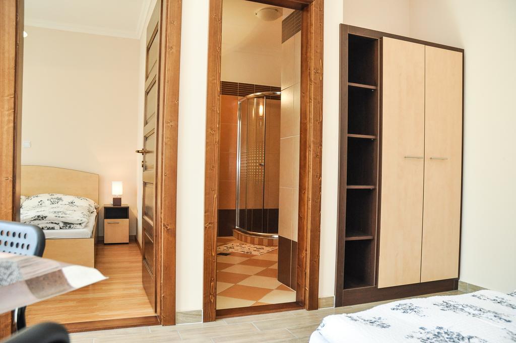 Апартаменты Magyar Apartman Iii. Хайдусобосло Экстерьер фото