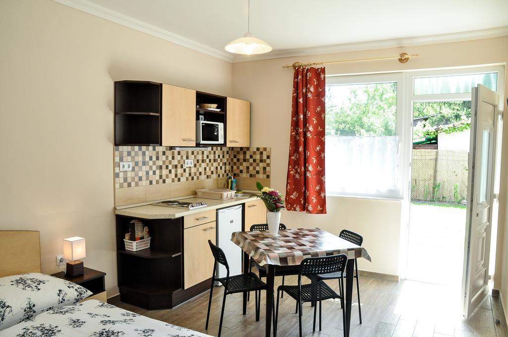 Апартаменты Magyar Apartman Iii. Хайдусобосло Экстерьер фото