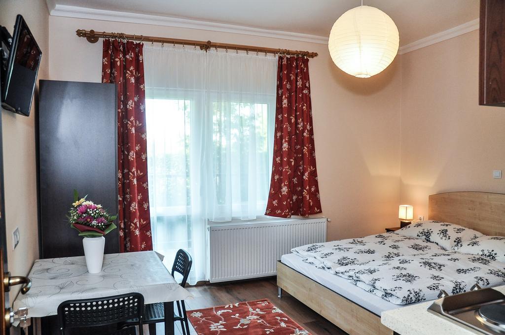 Апартаменты Magyar Apartman Iii. Хайдусобосло Экстерьер фото