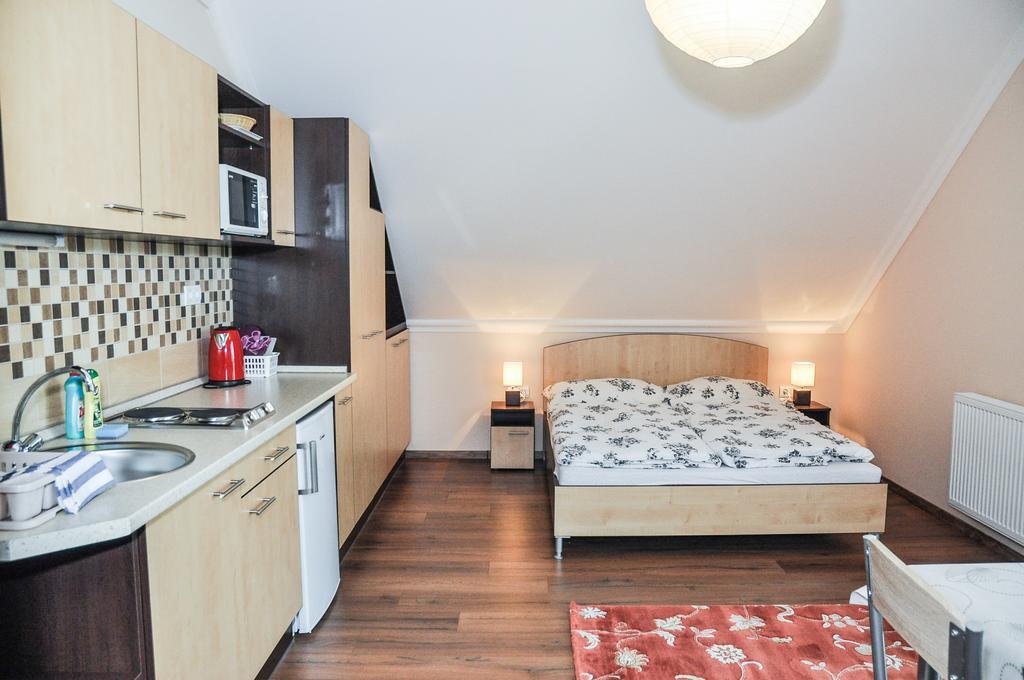 Апартаменты Magyar Apartman Iii. Хайдусобосло Экстерьер фото