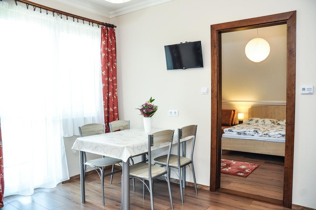 Апартаменты Magyar Apartman Iii. Хайдусобосло Экстерьер фото