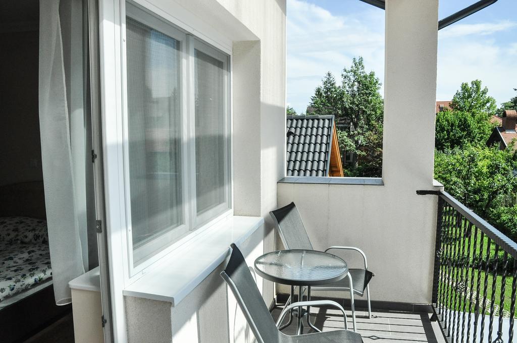 Апартаменты Magyar Apartman Iii. Хайдусобосло Экстерьер фото